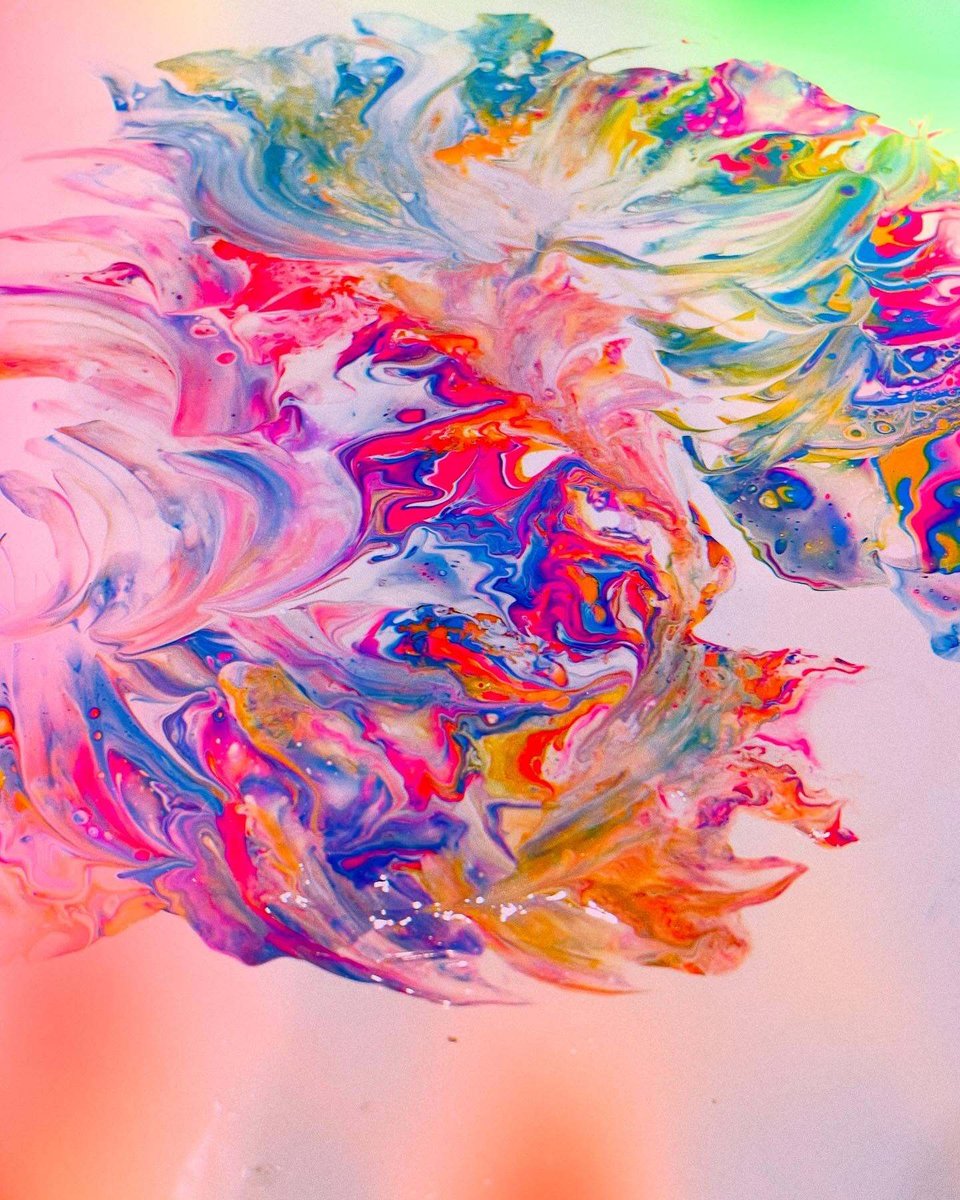 Fluid art with chain-1