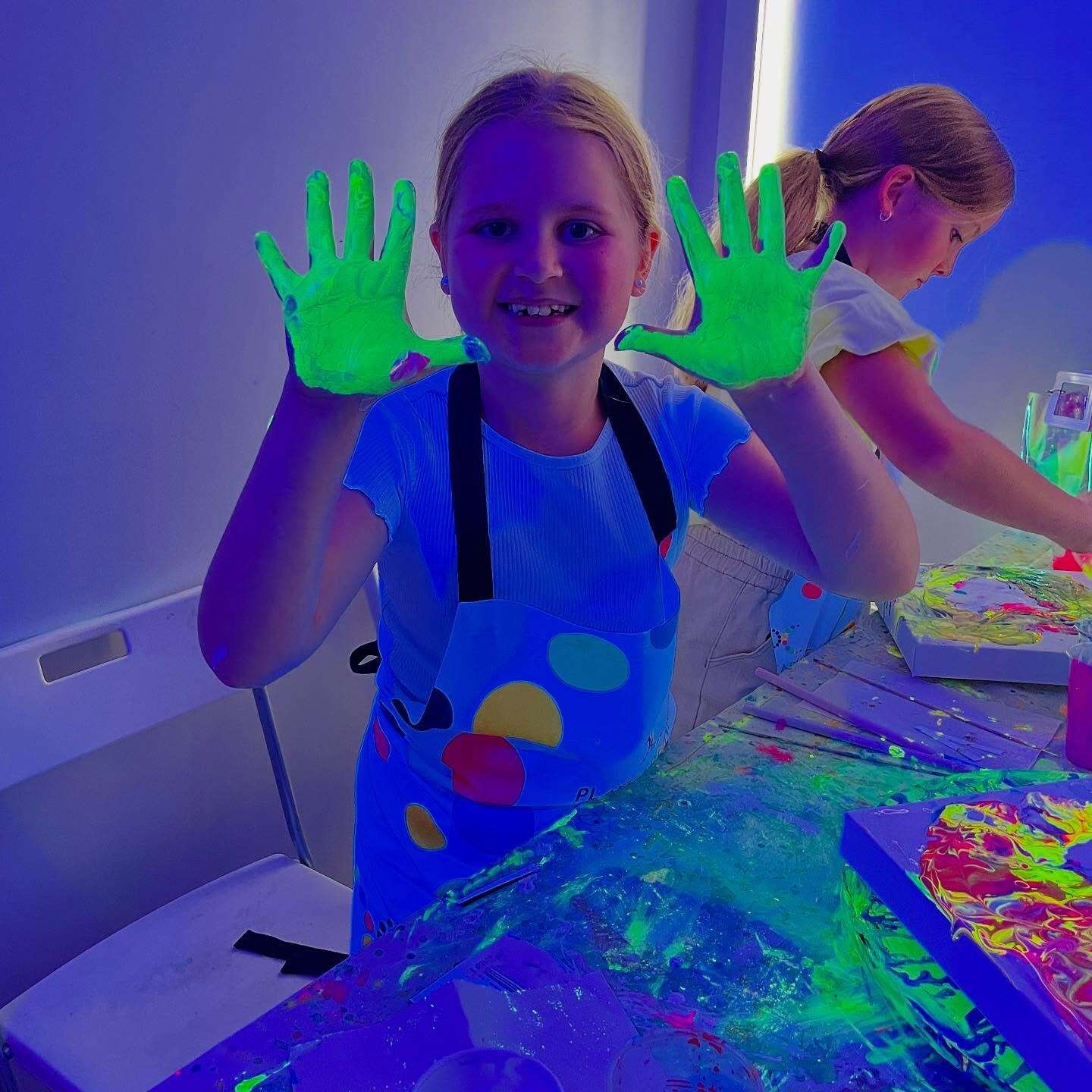 Glow in the dark art session kids Sydney