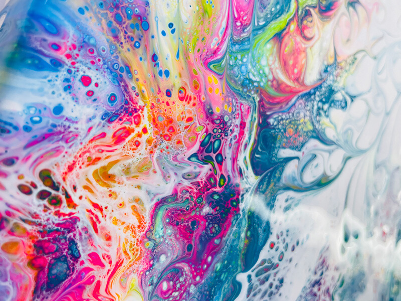 Mesmerising fluid art painting